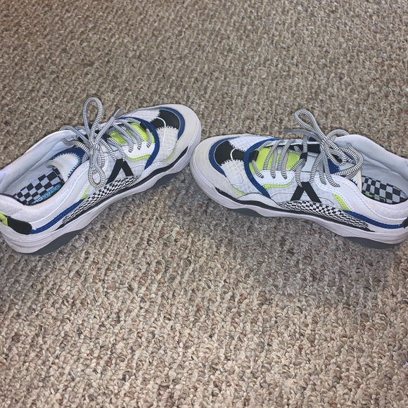 Vans - Picture 3 of 4